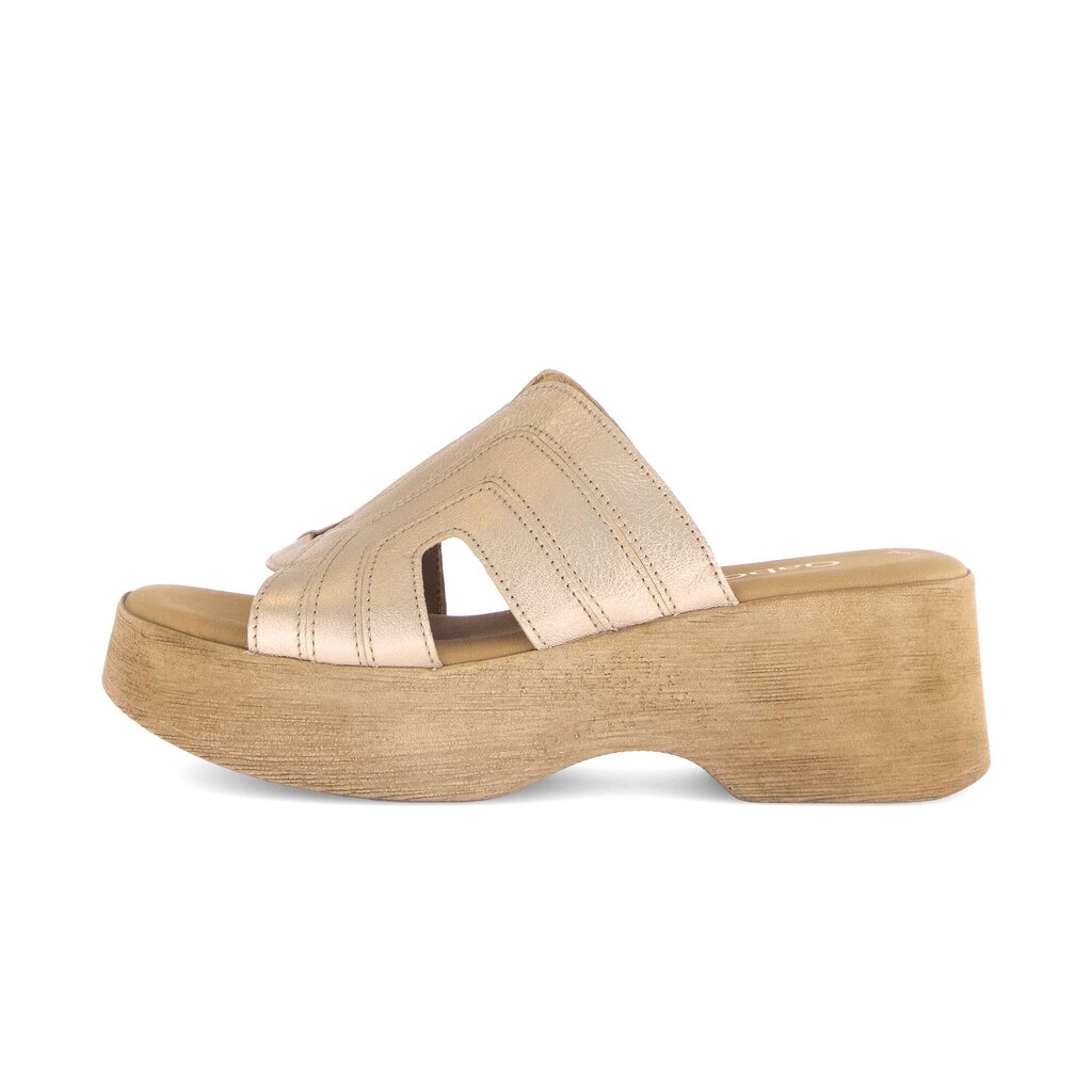 Sandale met plateauzool goud