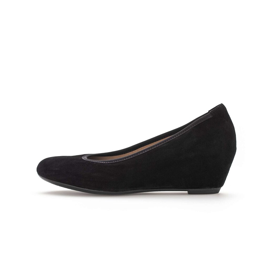 Pump met sleehak zwart