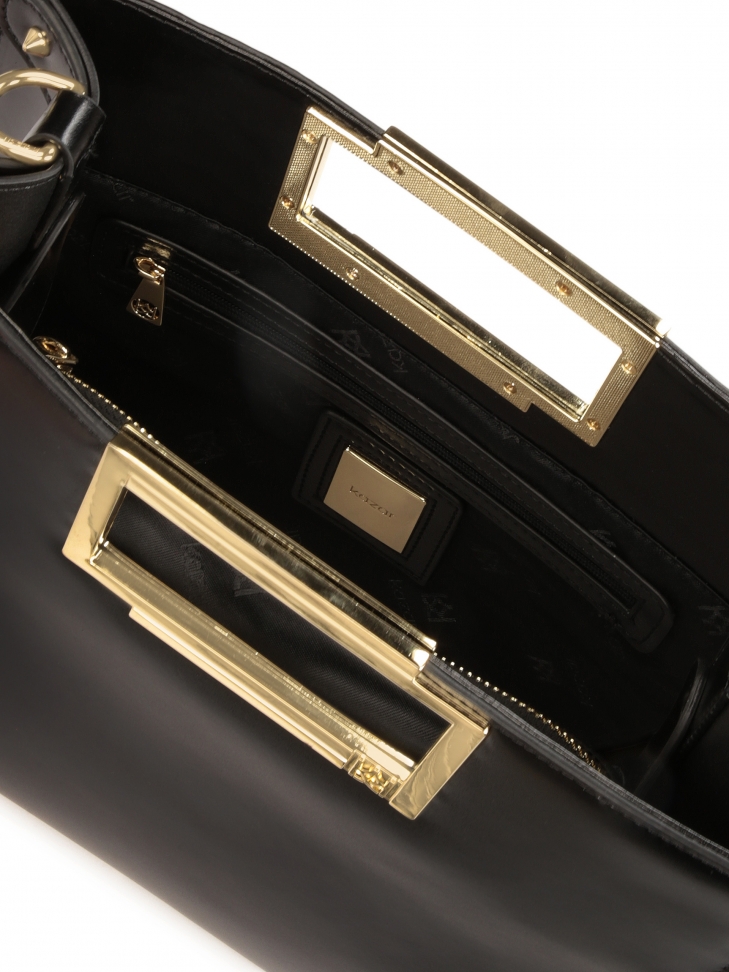 Czarna torebka do ręki z wbudowanym uchwytem