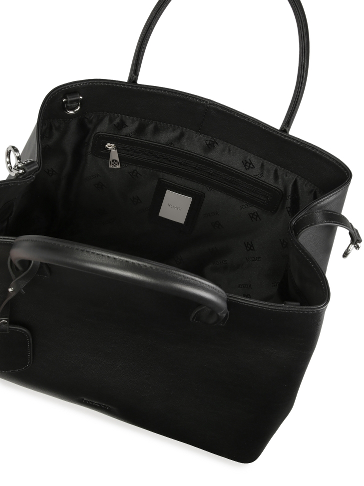 Czarna skórzana torebka w stylu minimal