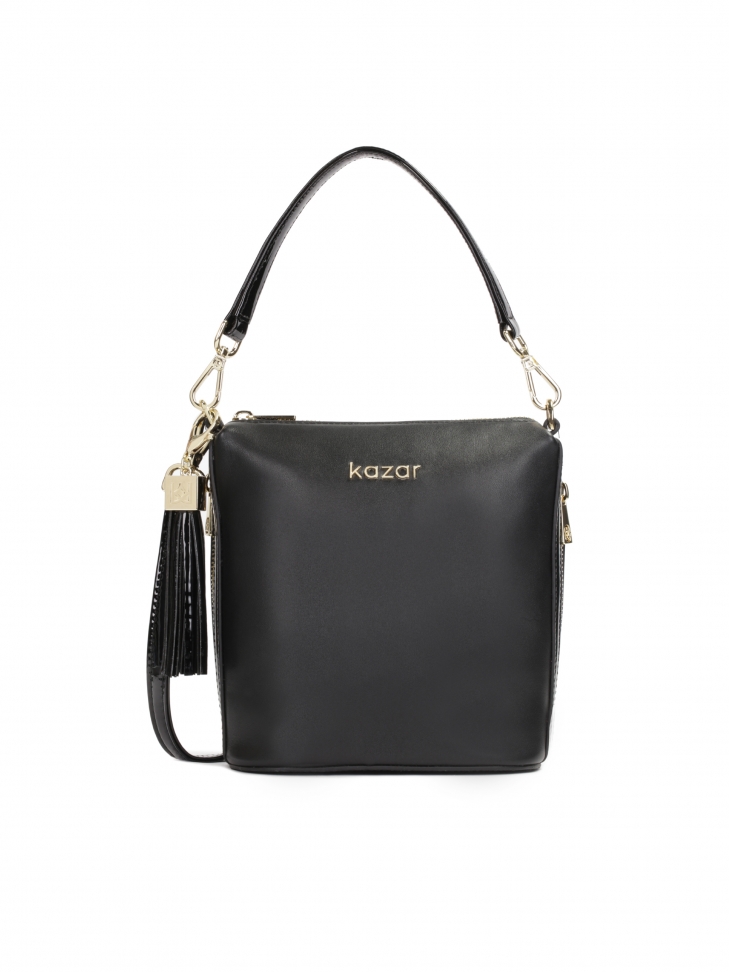 Czarna listonoszka na ramię z dwóch rodzajów skór