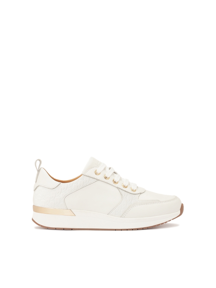Białe sneakersy ozdobione monogramami KAZAR