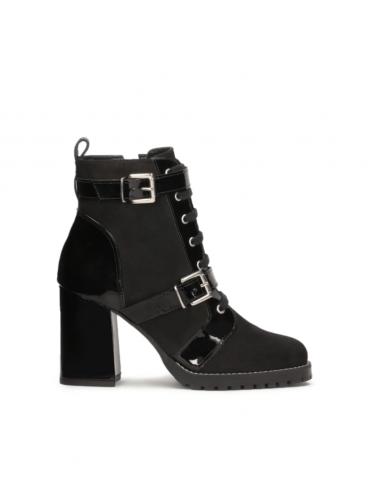 Ponadczasowe botki z łączonych materiałów