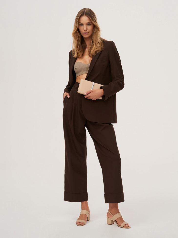 Skórzane beżowe sandały na szerokim obcasie