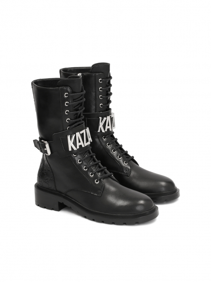 Wysokie trzewiki damskie z tłoczeniem i metalowym napisem