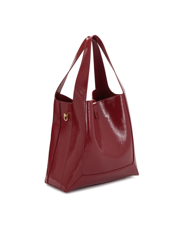 Bordowa torebka z marszczonej lakierowanej skóry