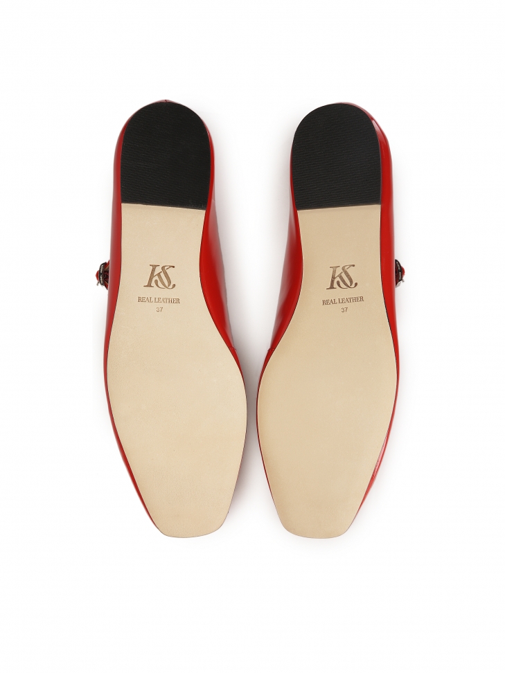 Czerwone baleriny z paskiem w stylu Mary Jane