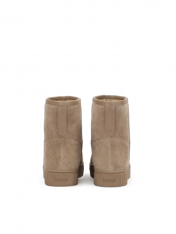 Minimalistyczne śniegowce z zamszu