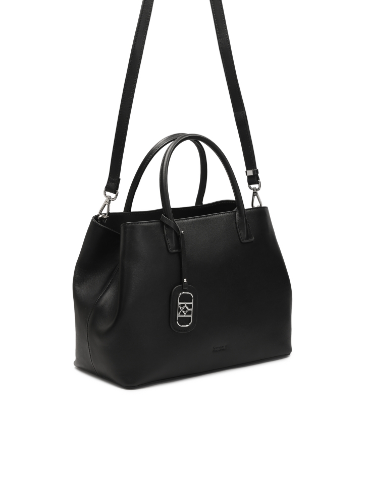 Czarna skórzana torebka w stylu minimal