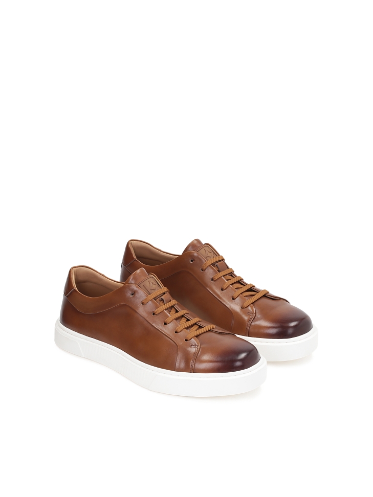 Brązowe sneakersy męskie na białej podeszwie