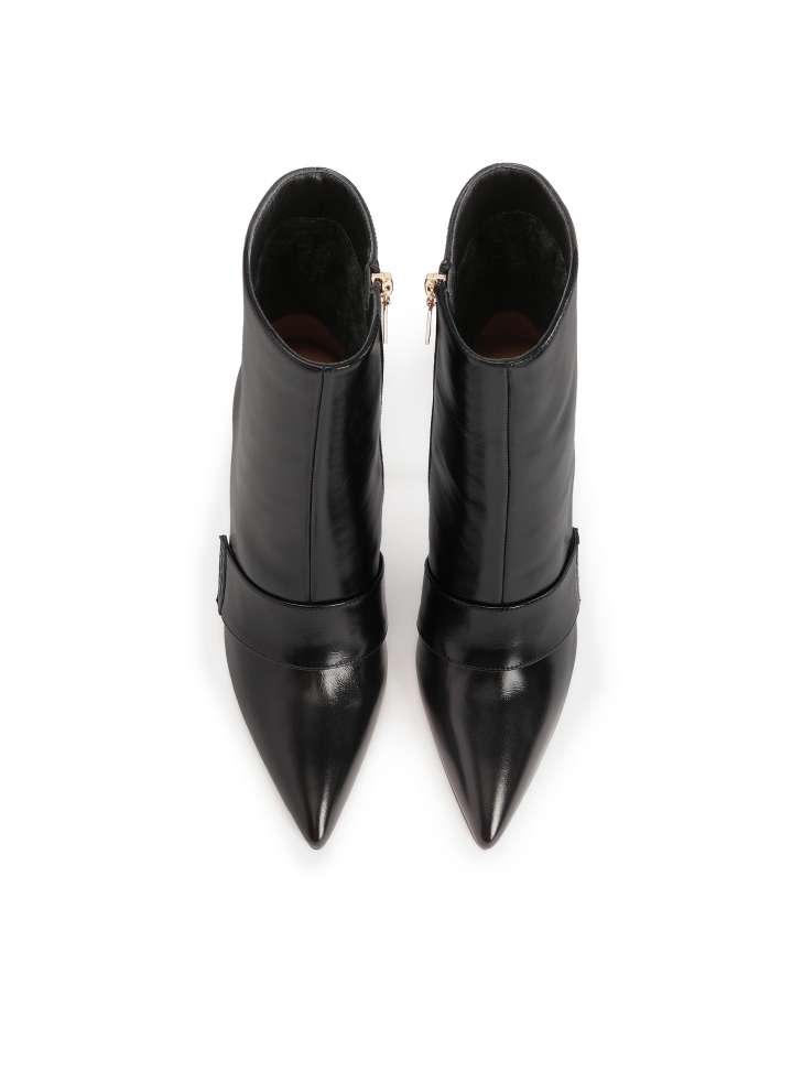 Czarne botki w stylu minimal