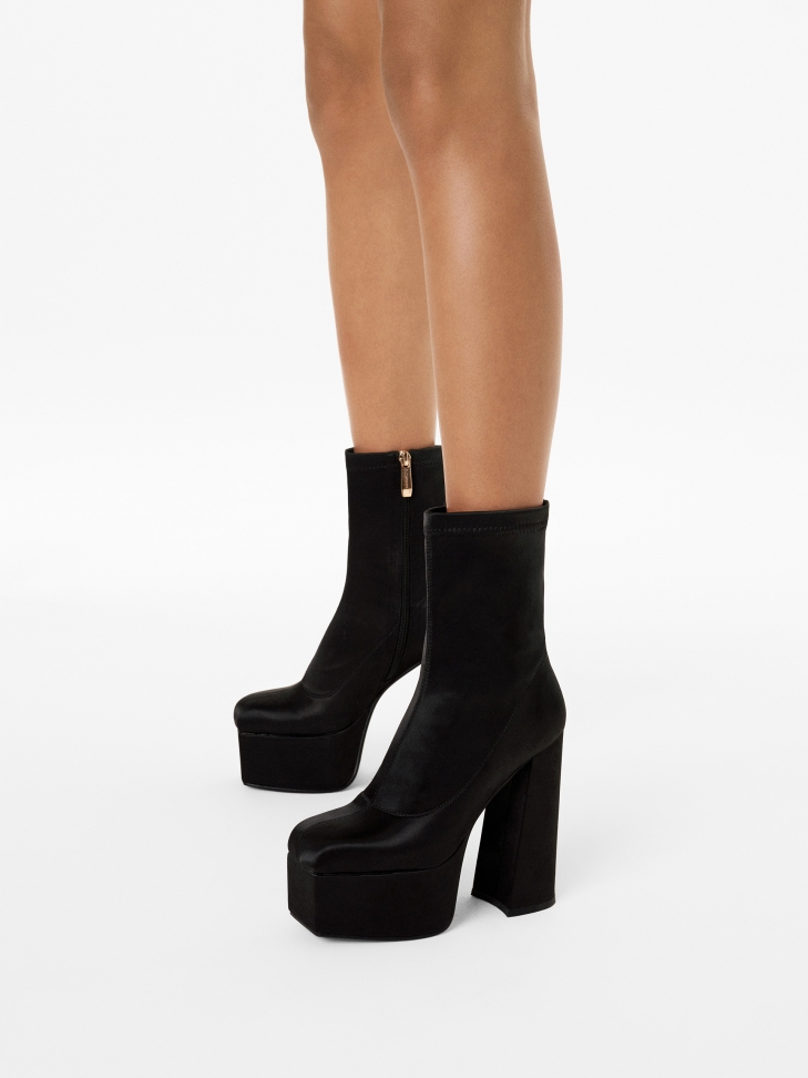 Czarne botki damskie na stylowej platformie i słupkowym obcasie