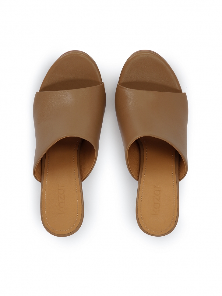 Brązowe klapki na platformie i wysokim obcasie