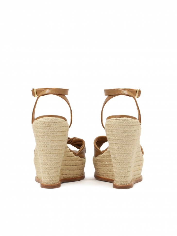Skórzane sandały na koturnie i platformie