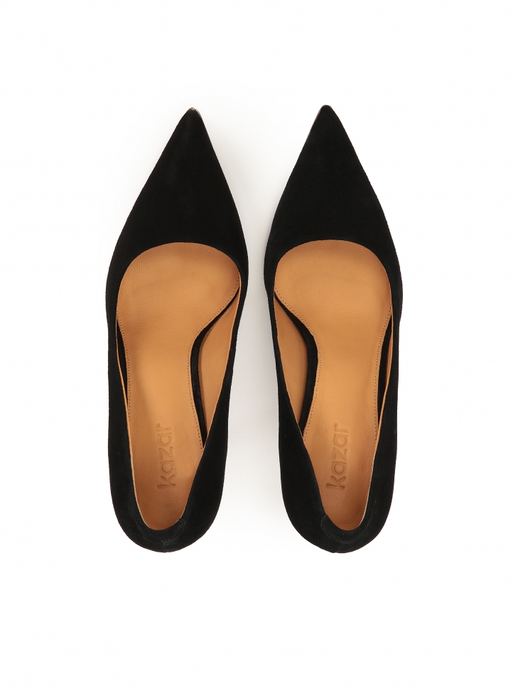 Czarne zamszowe czółenka na otym obcasie