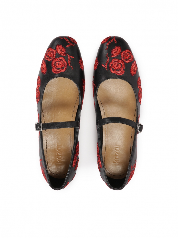 Czarne płaskie czółenka w kwiaty