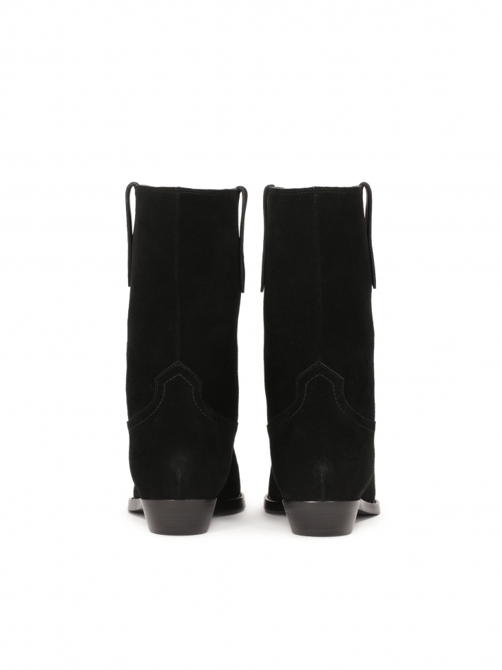 Czarne zamszowe botki typu kowbojki