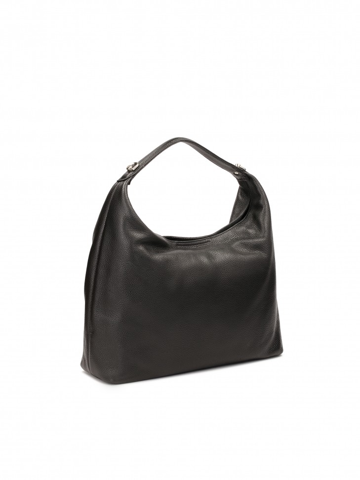 Czarna torebka o luźnym oju