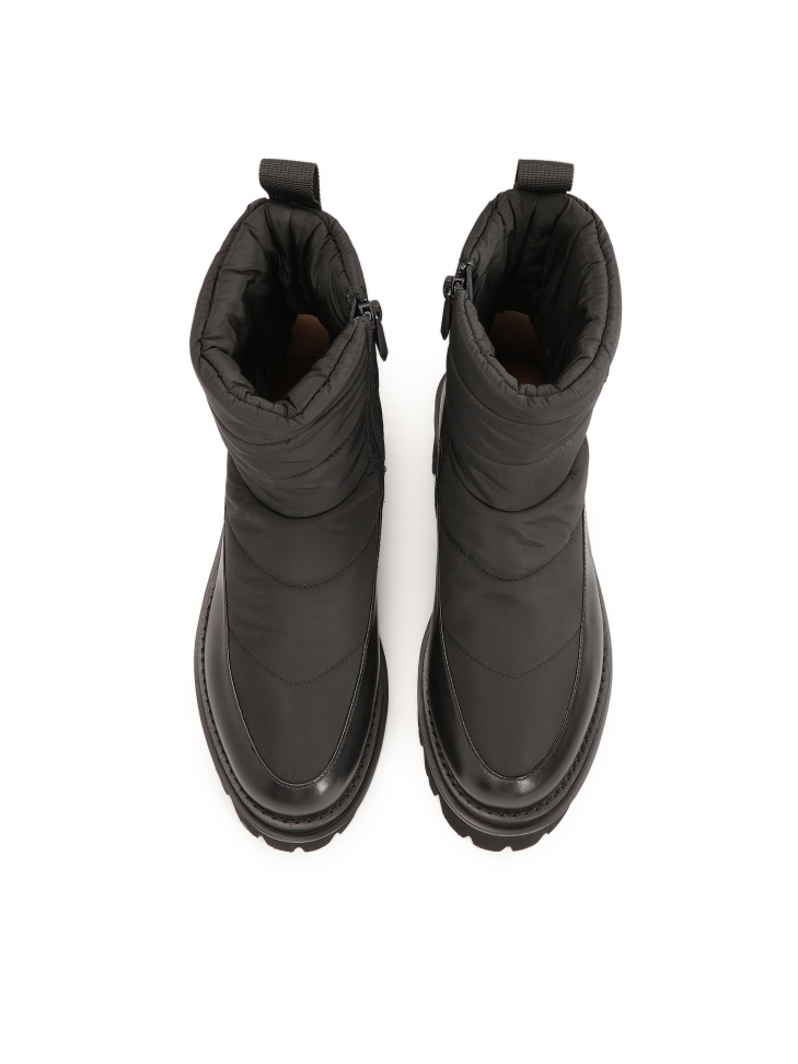 Czarne śniegowce na trepowej podeszwie