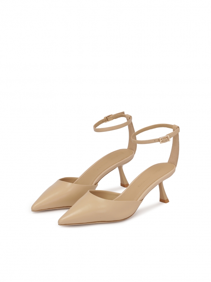 Półotwarte czółenka z beżowej skóry