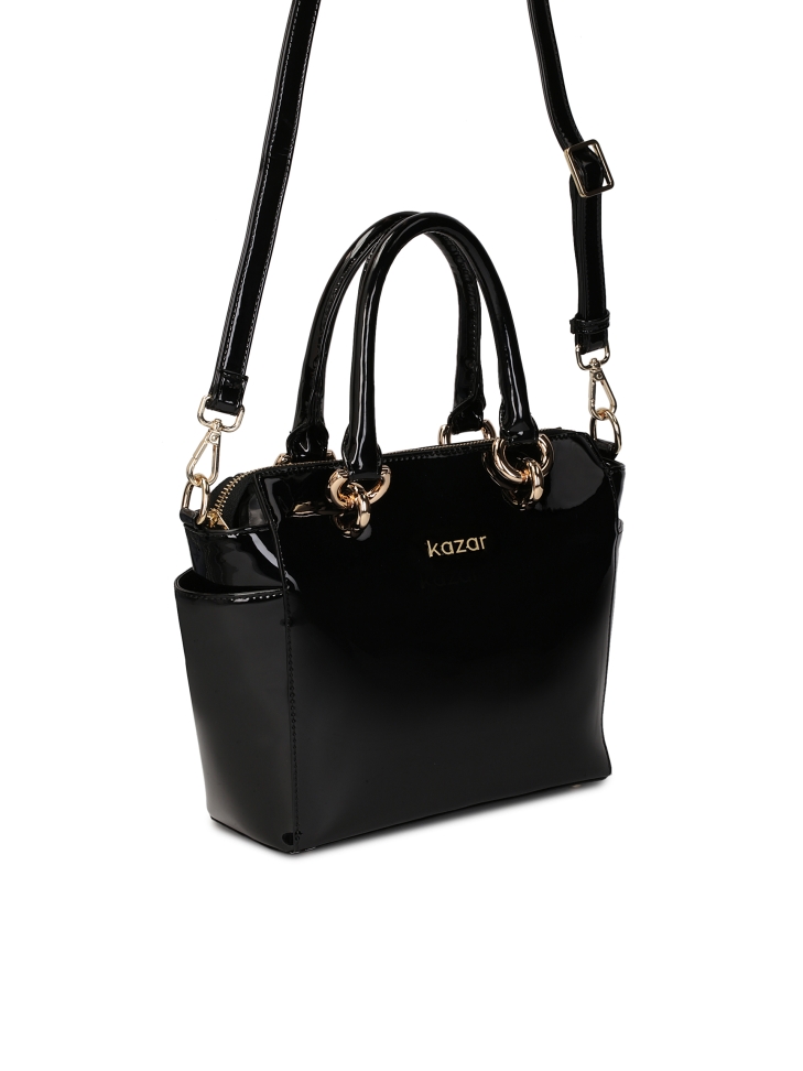 Lakierowana czarna torebka do noszenia za uchwyty i na ramieniu