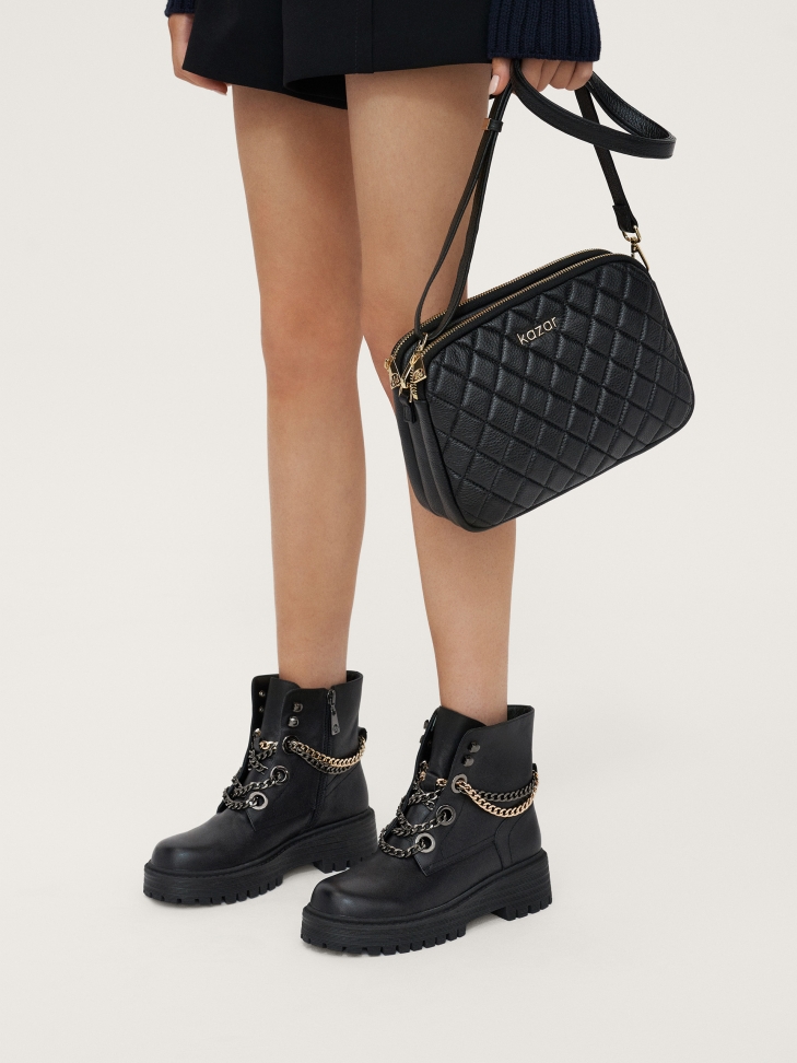 Czarne skórzane trzewiki z łańcuchami na podwyższonej podeszwie