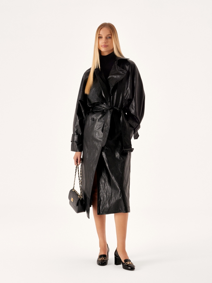 Czółenka z lakierowanej tłoczonej skóry