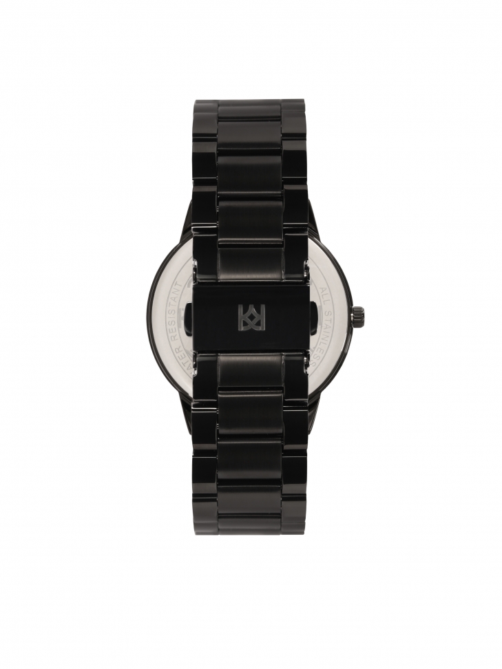 Czarny zegarek ze otymi indeksami i wskazówkami