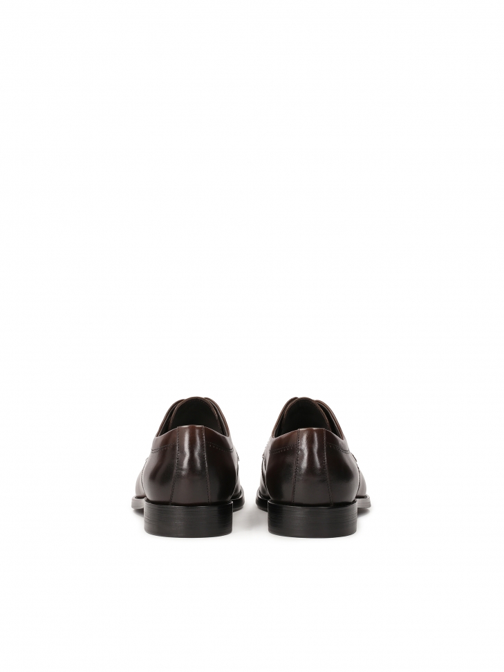 Brązowe półbuty z otwartą przyszwą i ażurowym zdobieniem