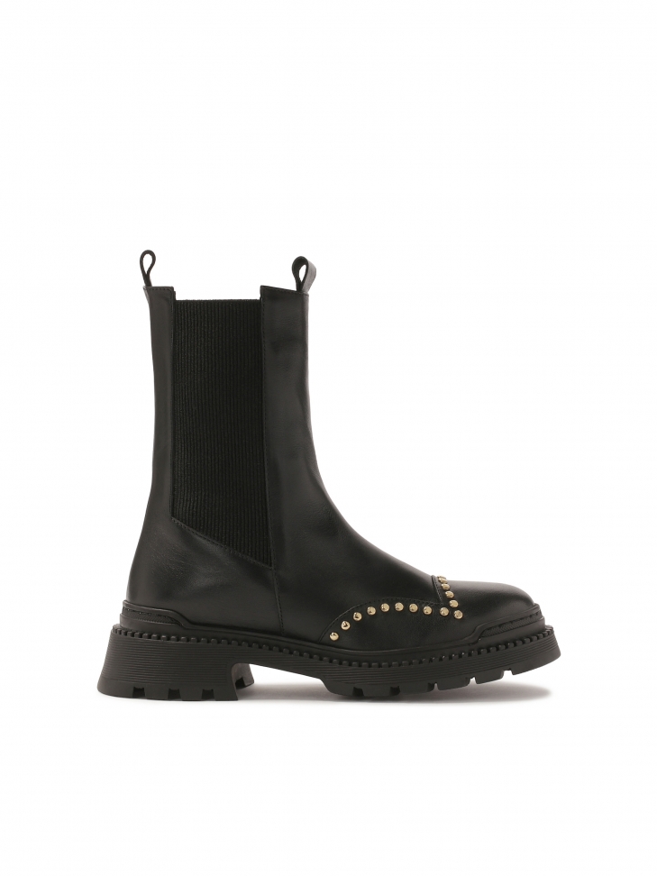 Botki z wsuwaną cholewką zdobioną oągłymi nitami