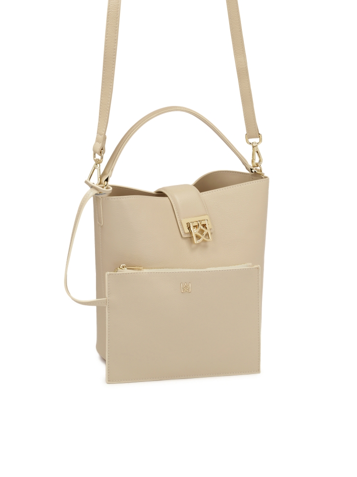 Kremowa torebka z usztywnianym dnem i dwoma paskami