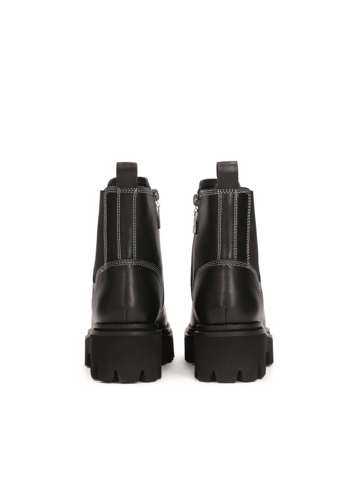 Czarne botki z białymi szwami