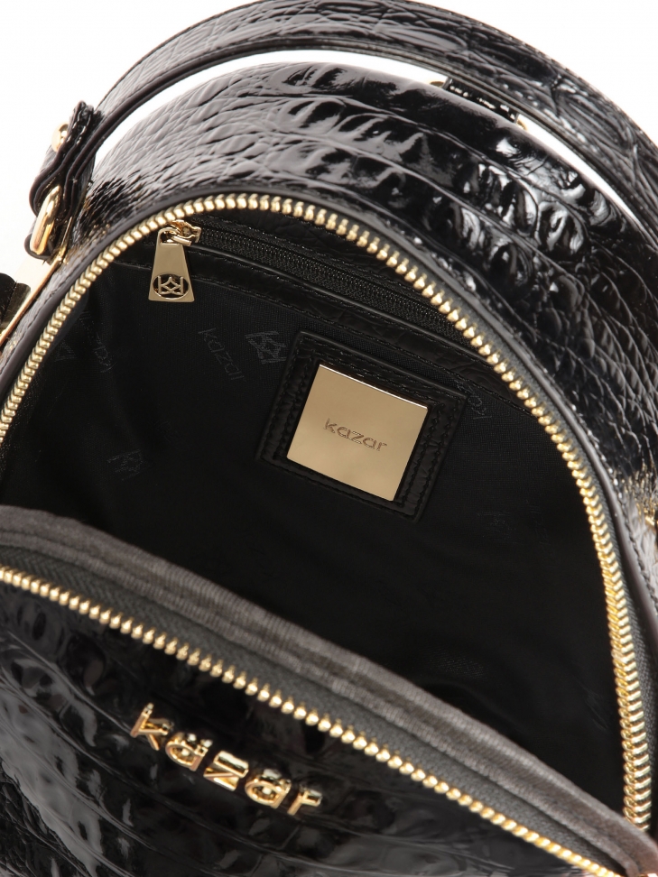 Lakierowany czarny plecak w zwierzęcy motyw