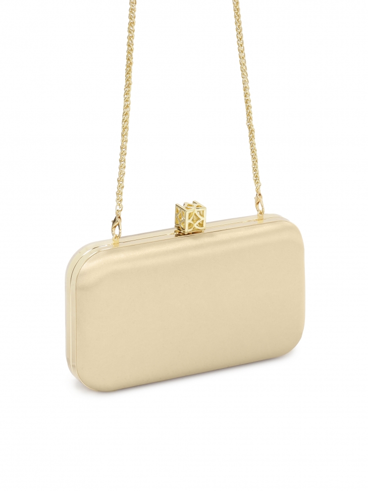 Beżowa kopertówka z efektownym zapięciem