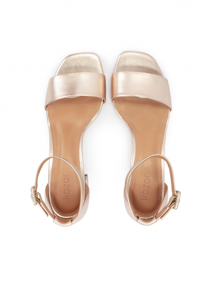 Eleganckie ote sandały na niskim słupku