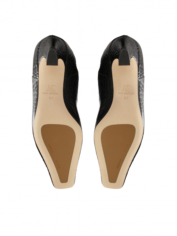 Czarne kozaki w zwierzęcy motyw na obcasie kitten heels