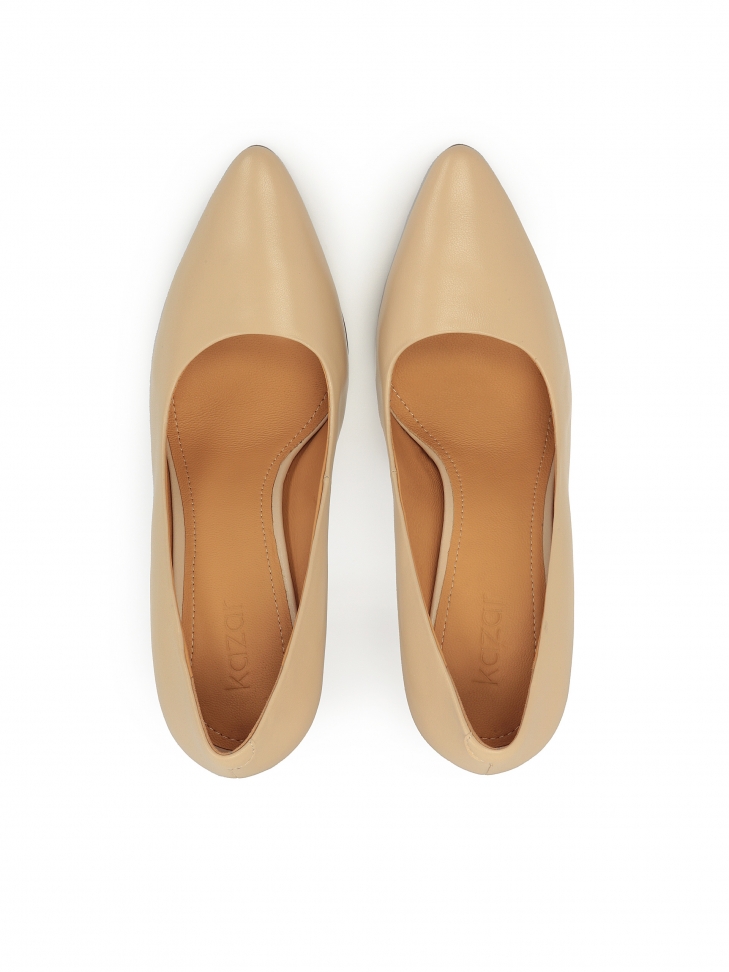 Ponadczasowe beżowe szpilki na smukłym obcasie