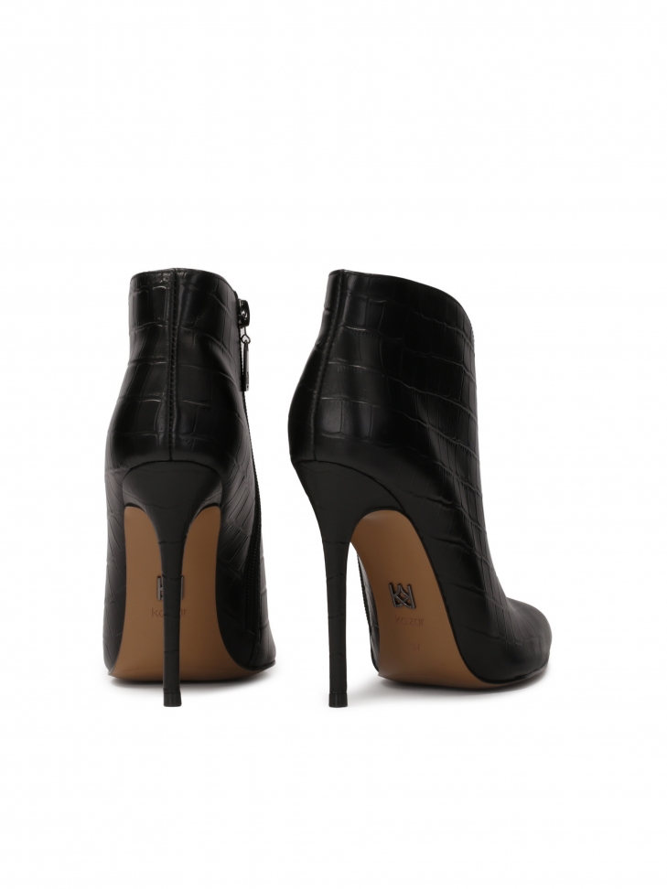 Niskie botki na smukłym obcasie