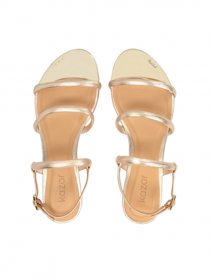 Płaskie ote sandały z trzema paskami