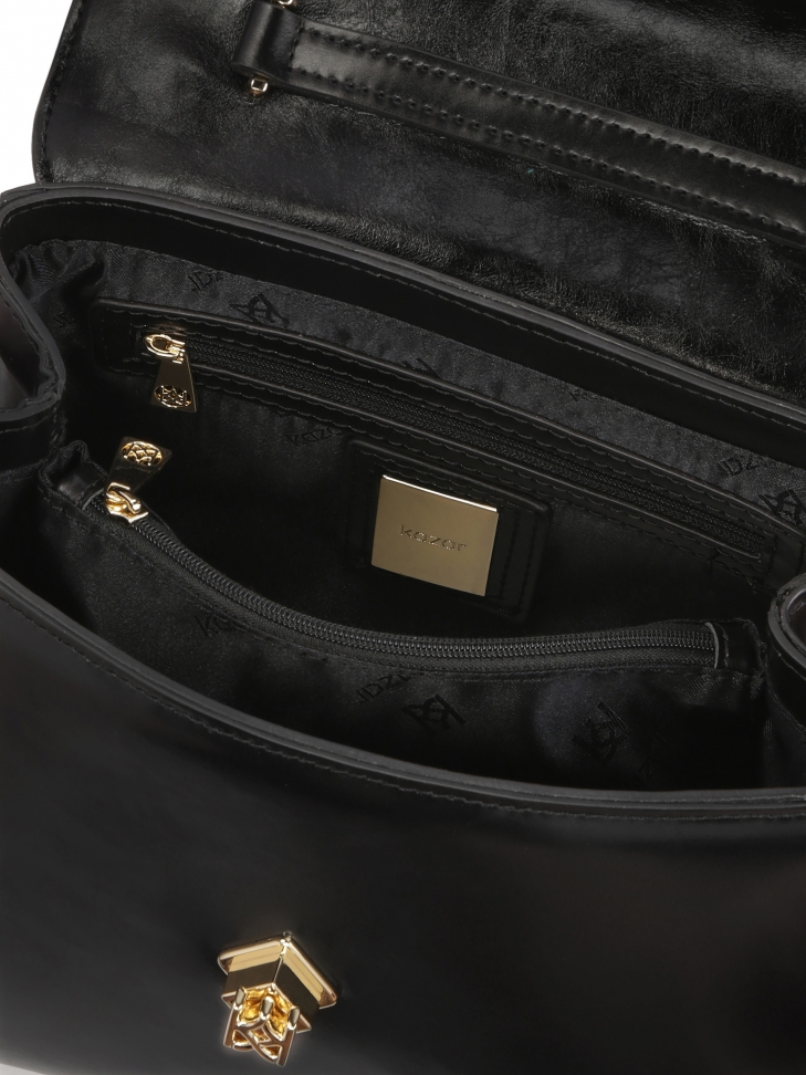 Torebka typu kuferek z regulowanym uchwytem