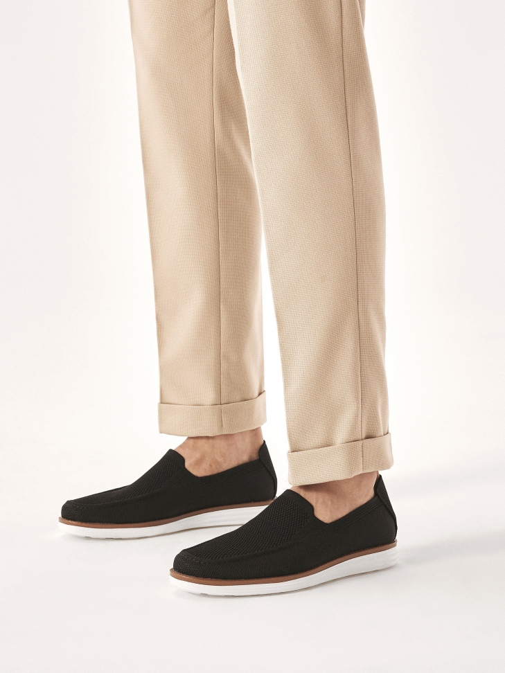 Wsuwane czarne półbuty z elastycznej tkaniny