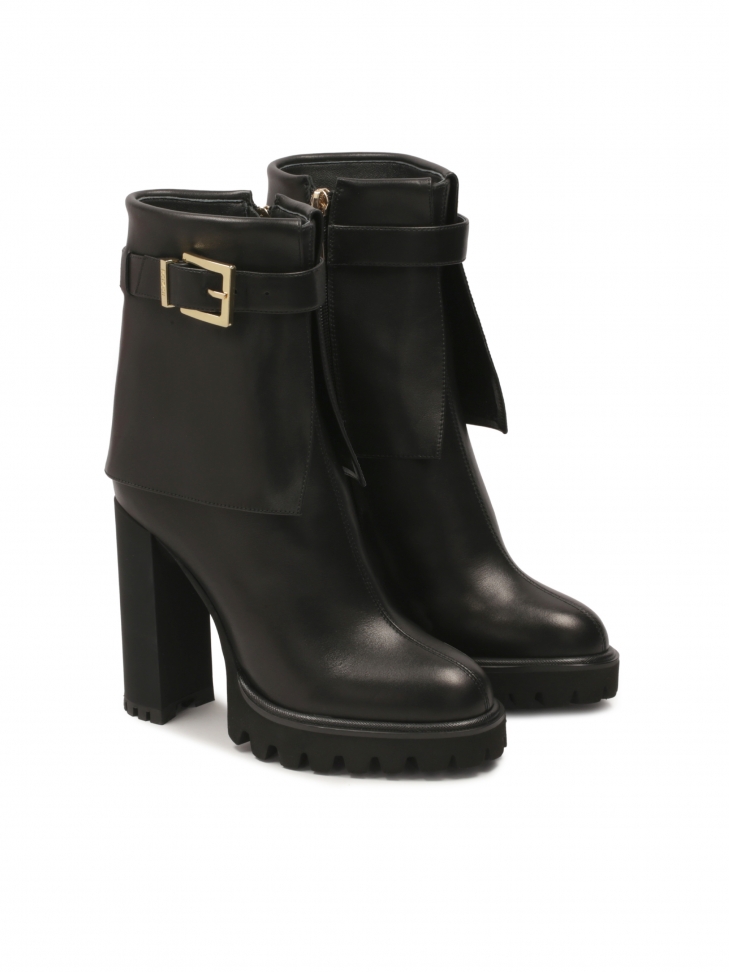 Czarne botki ze skóry z wywiniętą cholewką