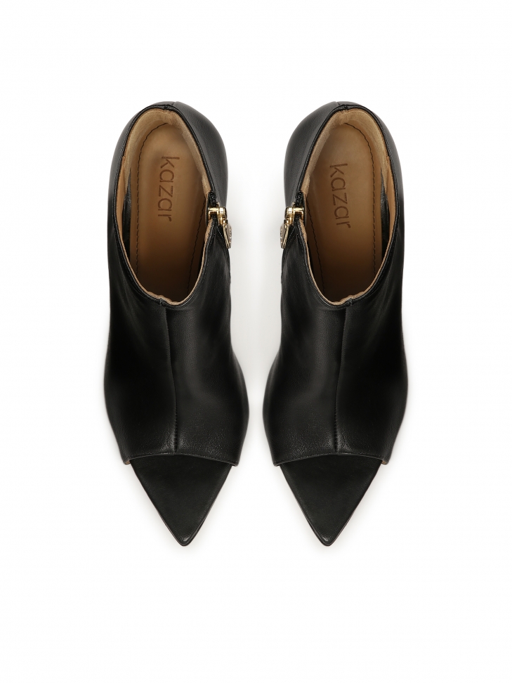 Czarne botki z odytymi spiczastymi noskami