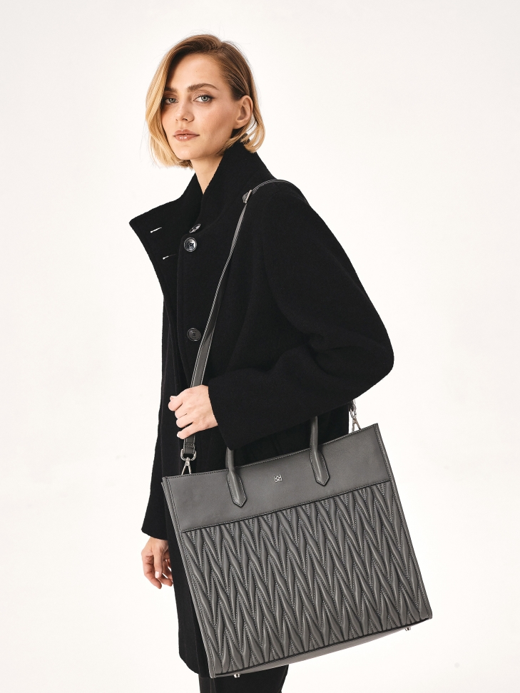 Duża szara torebka z uchwytami i pikowanym korpusem