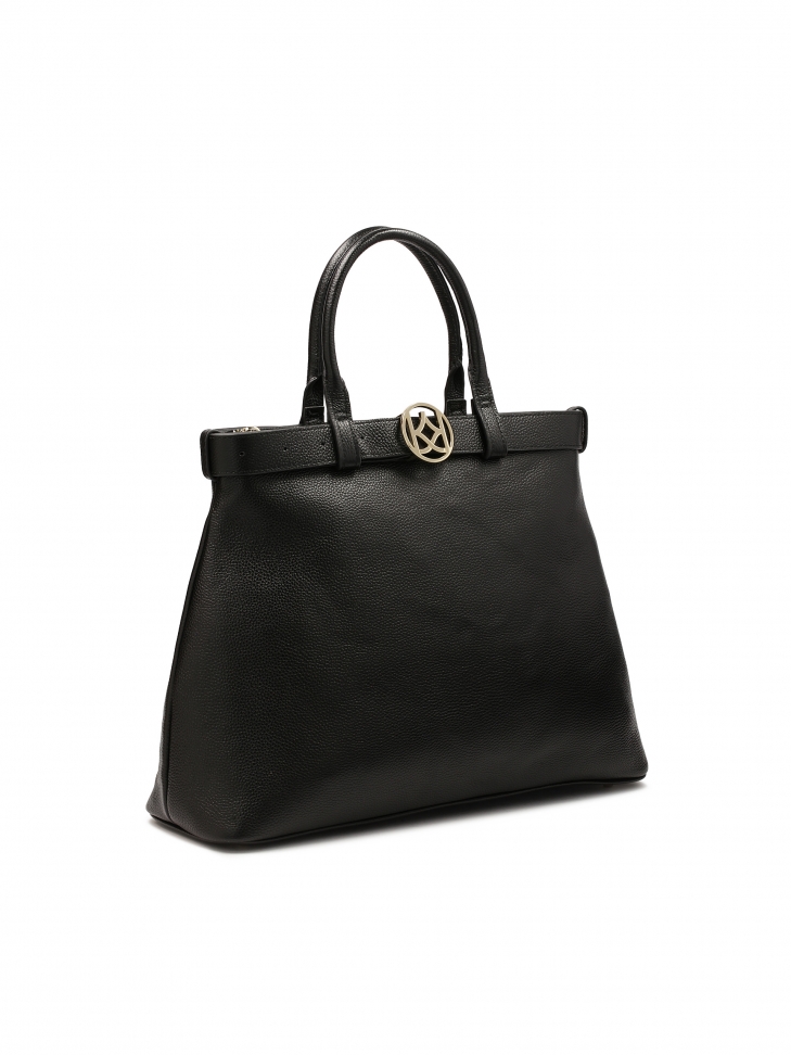 Torebka trapez ozdobiona paskiem