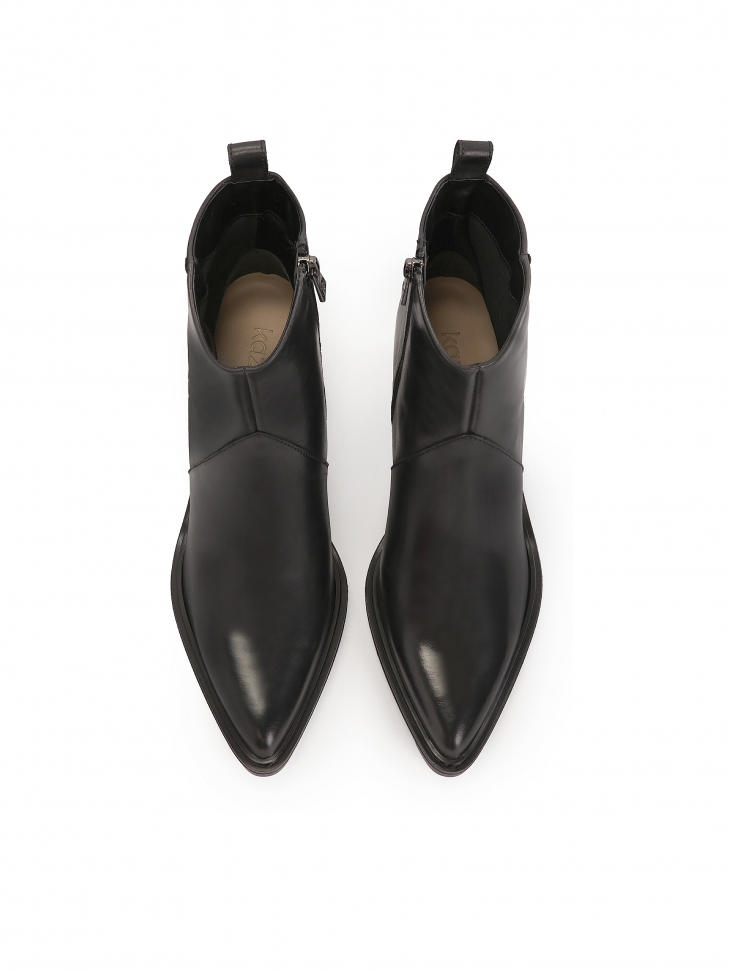 Czarne skórzane botki w stylu kowbojskim