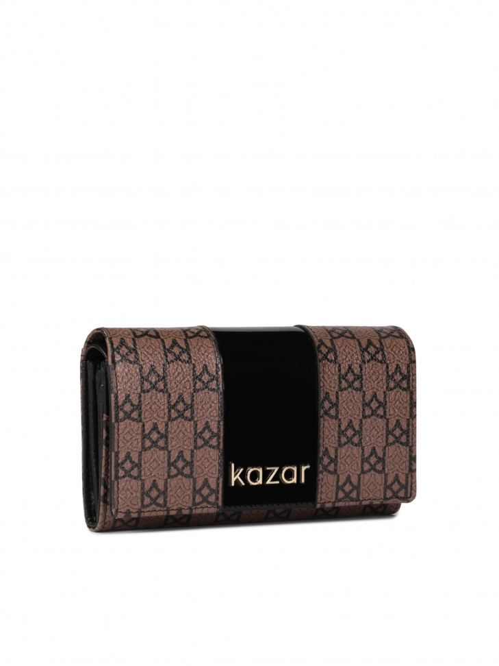 Wzorzysty portfel przyozdobiony lakierowaną skórą