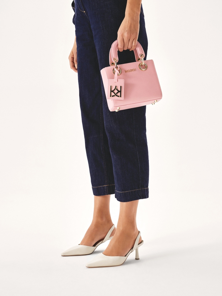 Czółenka z wyciętą cholewką i odytymi piętami