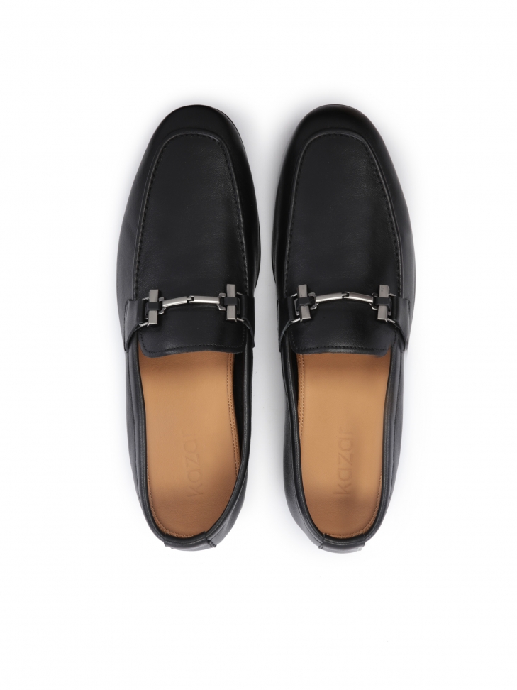 Czarne loafersy męskie ze skóry z metalowym zdobieniem