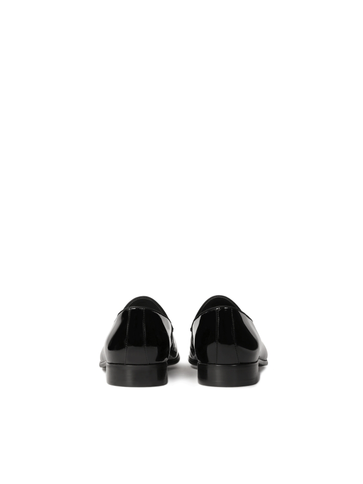 Lakierowane czarne loafersy z chwostem